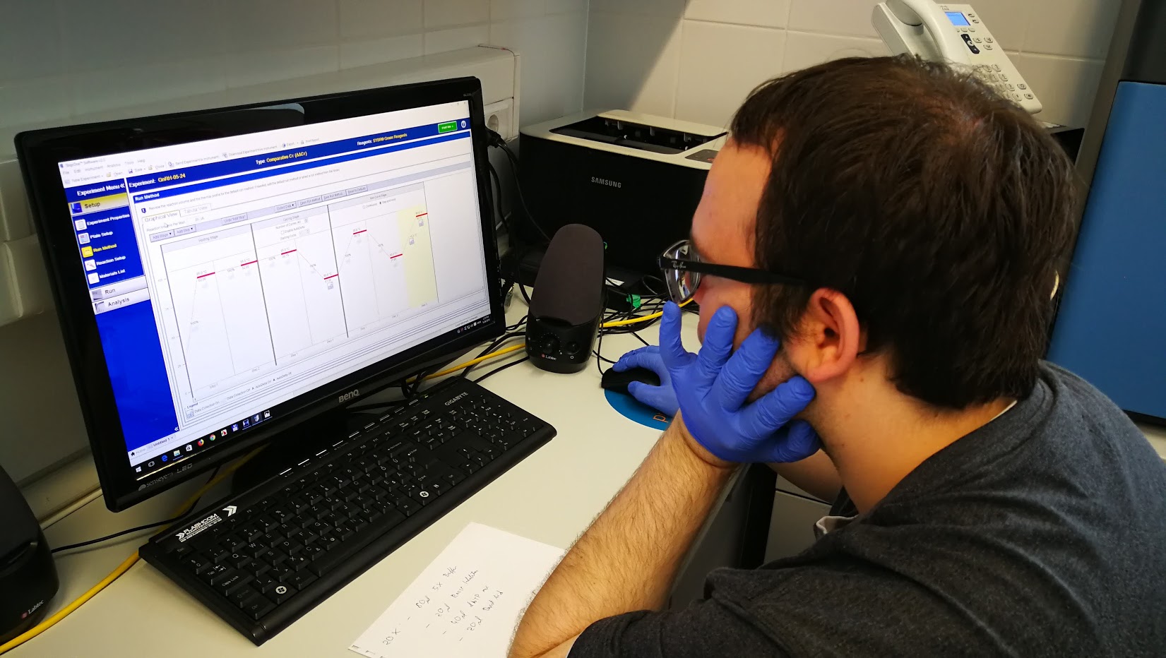MTA-ÖK BLI_NAP Adaptációs Neuroetológiai Kutatócsoport – Fodor István PCR automata programozása közben MTA-ÖK BLI_NAP Adaptációs Neuroetológiai Kutatócsoport – Fodor István PCR automata programozása közben